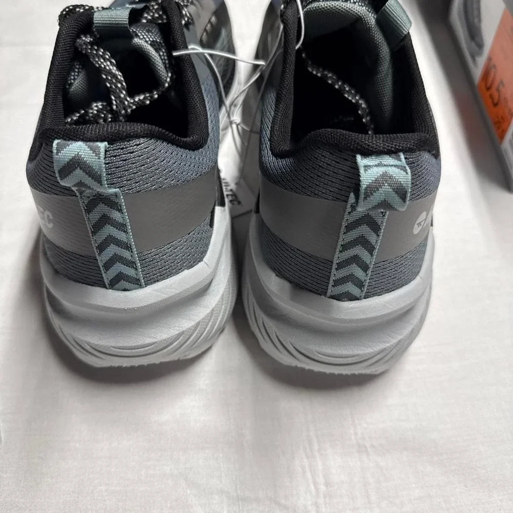 trail shoes size 10.5 ,new